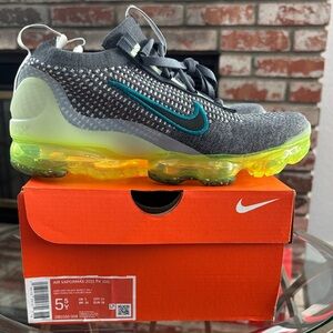 Nike Air VaporMax 2021 Flyknit Shoes Barely Volt DB1550-009 5.5Y, Women’s 7